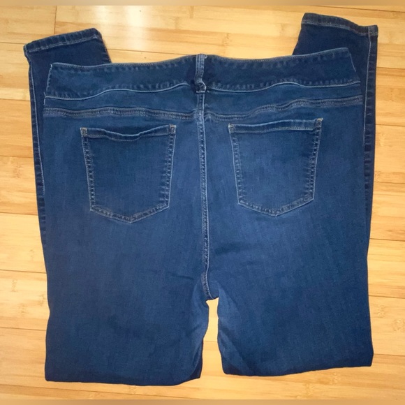 Torrid Jegging Super Soft Distressed Blue Jeans Extra Tall - Picture 4 of 14